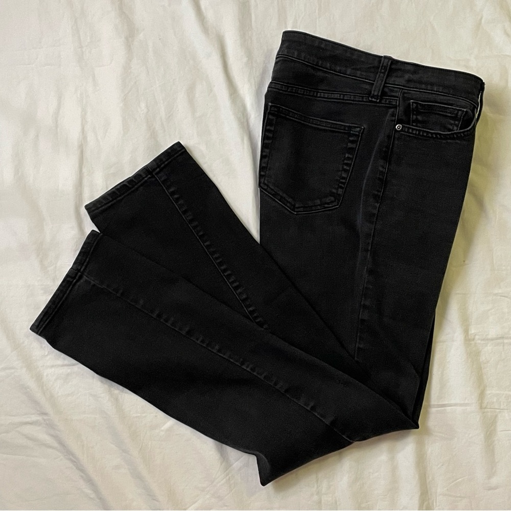 St. John’s Bay Black Denim Straight Leg Jeans “Tummy Tuck” Fitted- Sz. 8 -EUC